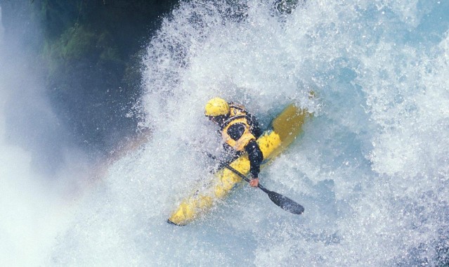 b体育入口_队报解析法国队中场困局，卡马文加左移，是战术革新还是人才挤压的无奈？