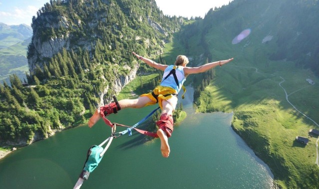 b体育-红黑抉择，解析米兰出售小希门尼斯背后的战略逻辑与未来棋局