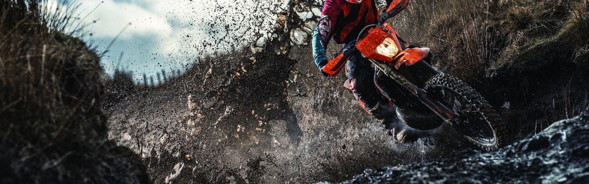 b体育入口_奥尔莫训练中肩部受创，卡萨多表达关切并展望球队应对方案