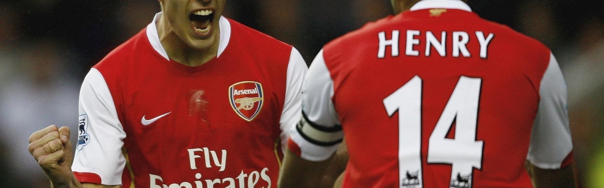 b体育-从诺坎普梦想到英超对决，凯恩、阿尔瓦雷斯领衔，那些曾身披巴萨梦的绿茵杀手