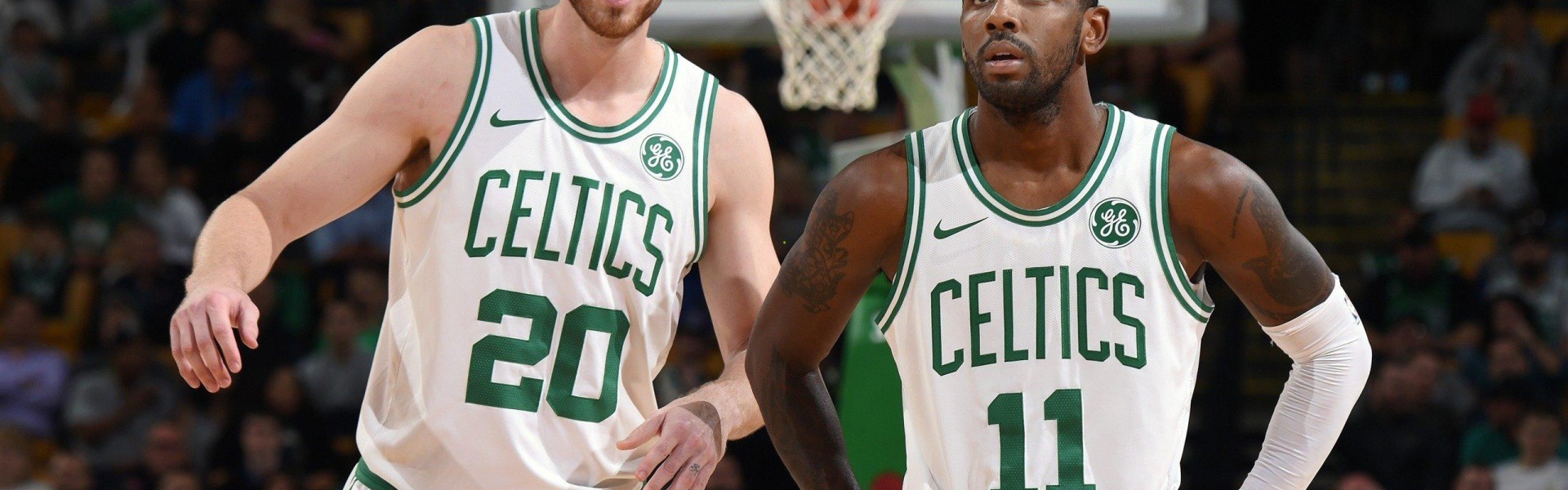 【b体育app】NBA季后赛激战正酣，勇士队逆转取胜，库里独砍40分创纪录