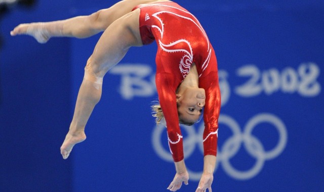 b体育下载：勒沃库森夏窗风暴，核心维尔茨天价转会，创纪录投入重塑德甲争冠阵容