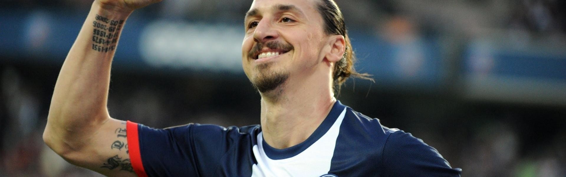 b体育官网_终场哨响后的漫长拥抱，库尼亚与姆伯莫用沉默诉说一切